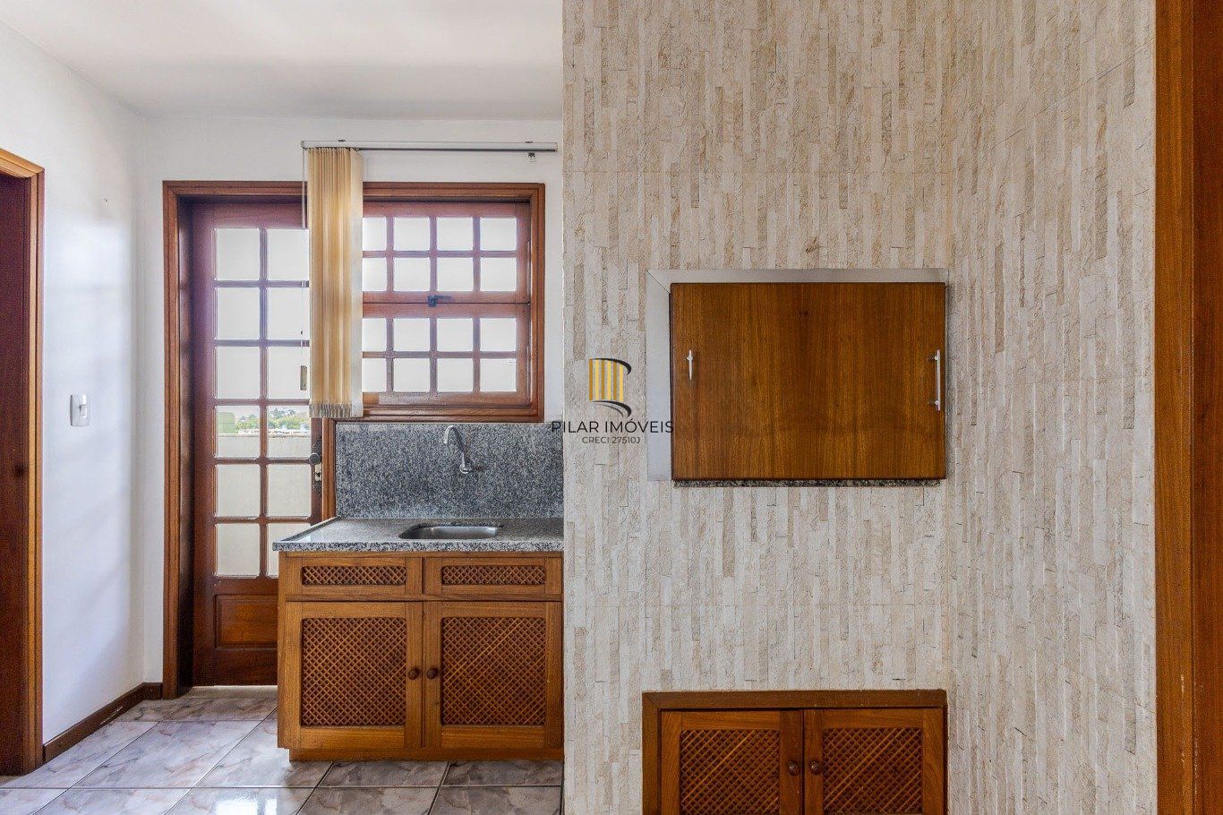 Cobertura com 4 quartos, 1 suíte e 2 vagas no bairro Passo da Areia.