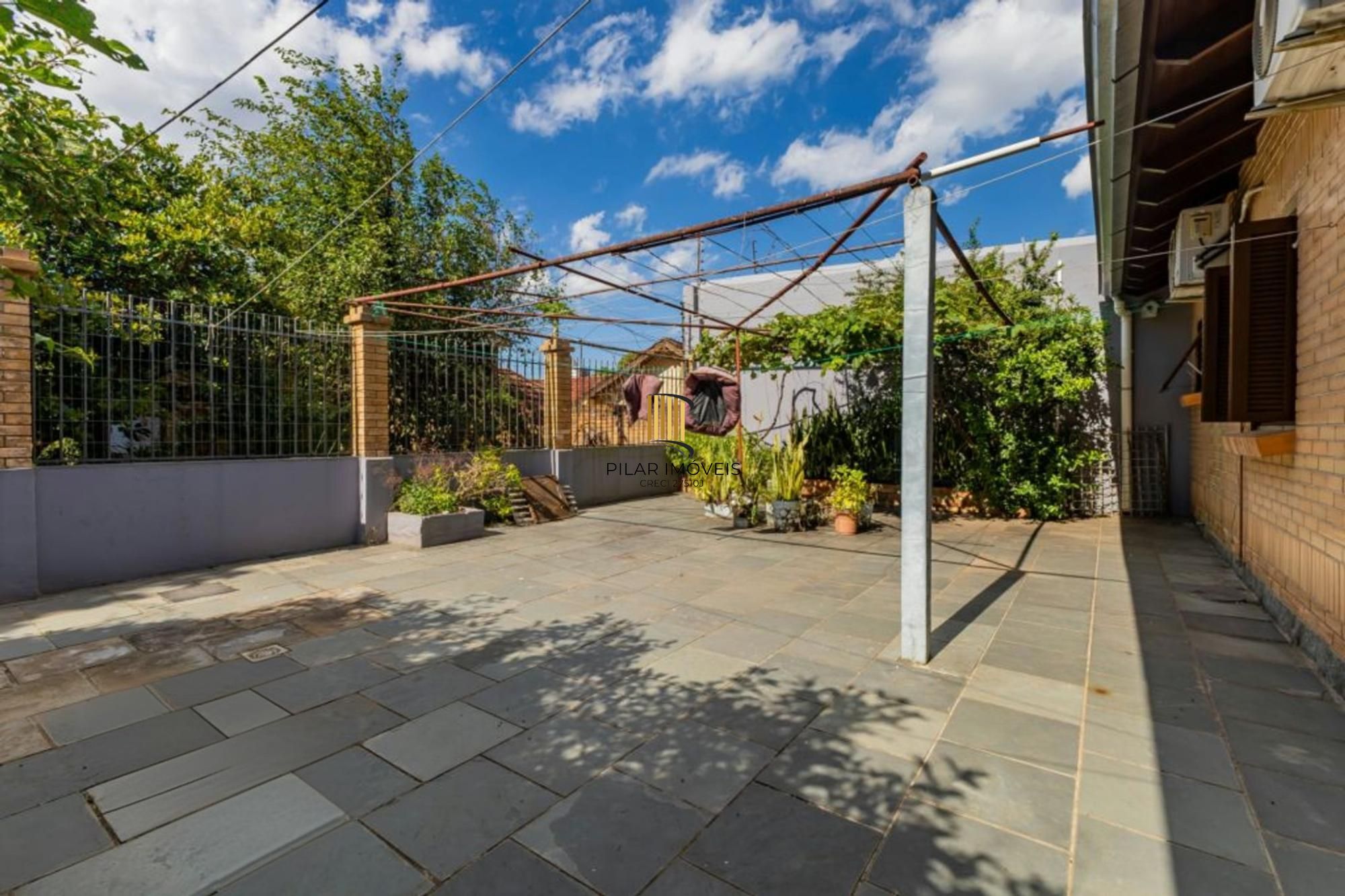 Casa com 1.640,00m², 3 dormitórios, 4 vagas à venda Rua Marista.