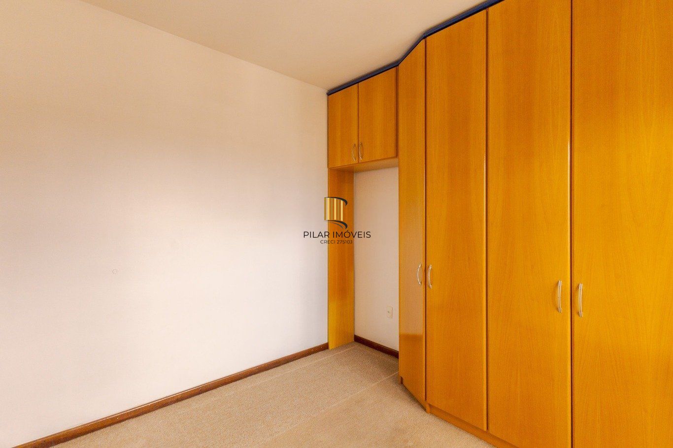 Cobertura com 4 quartos, 1 suíte e 2 vagas no bairro Passo da Areia.