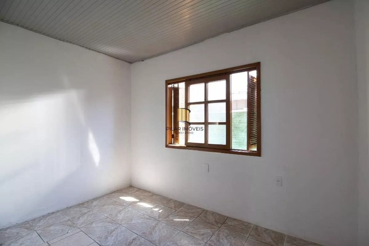 Casa 300m² à Venda na Vila Ipiranga . 2 Quartos, 2 Vagas, Salão e Churrasqueira