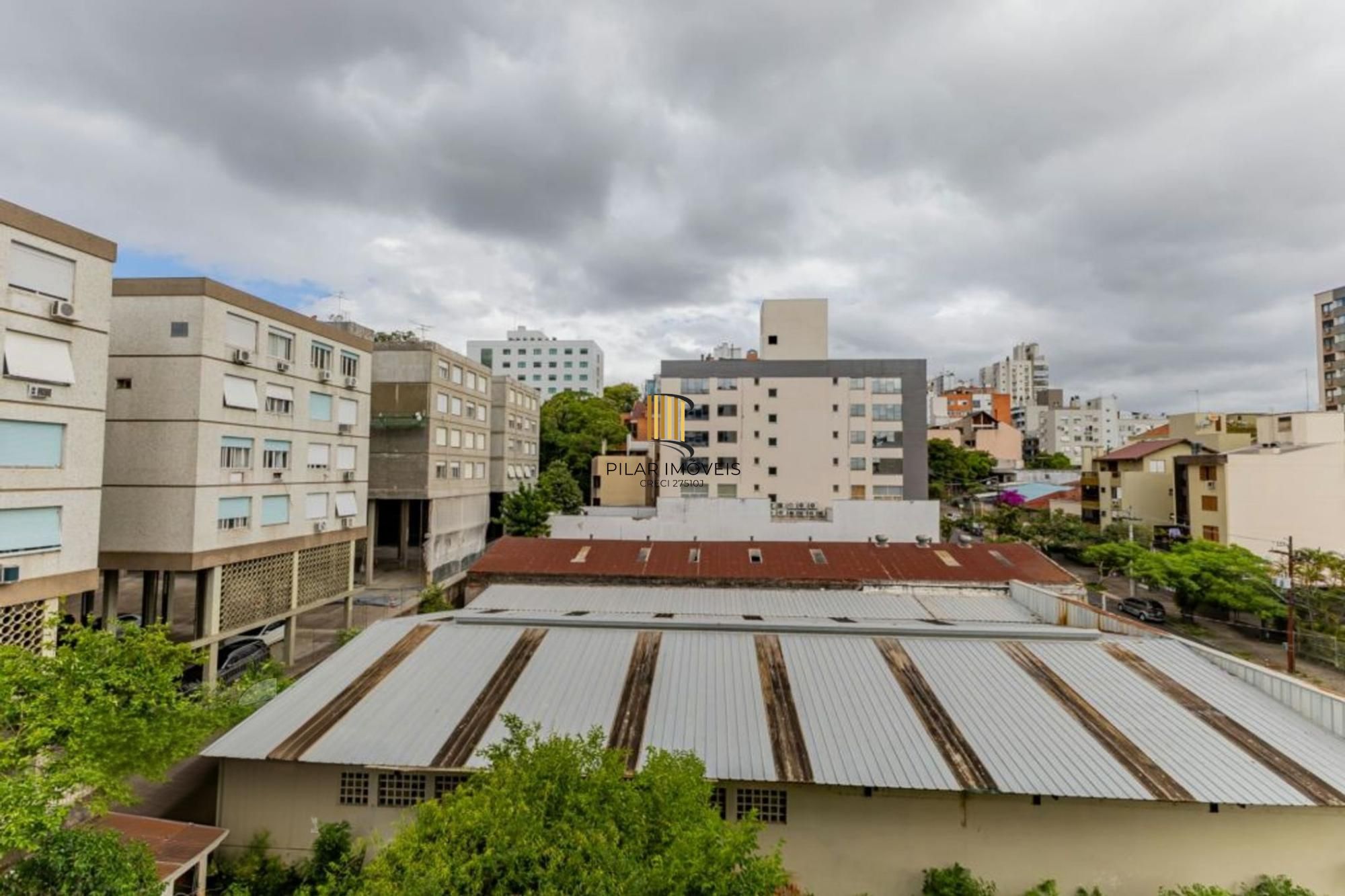 Apartamento com 3 quartos, 1 suíte, 3 vagas e elevador no Bairro São João.