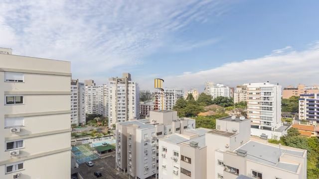 Apartamento de 2 quartos, elevador e 1 vaga de garagem em Canoas.