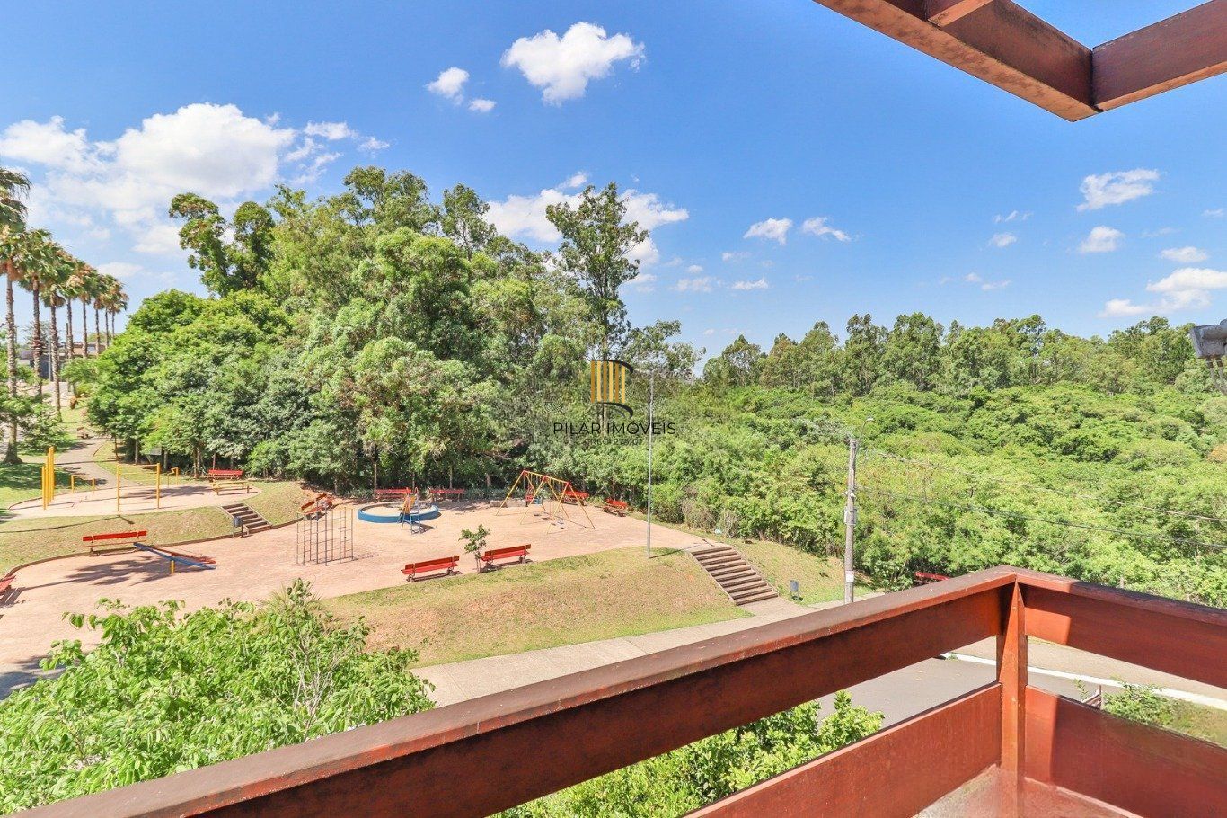 Casa em Condomínio com 3 Dormitórios e Energia Solar na Lomba do Pinheiro