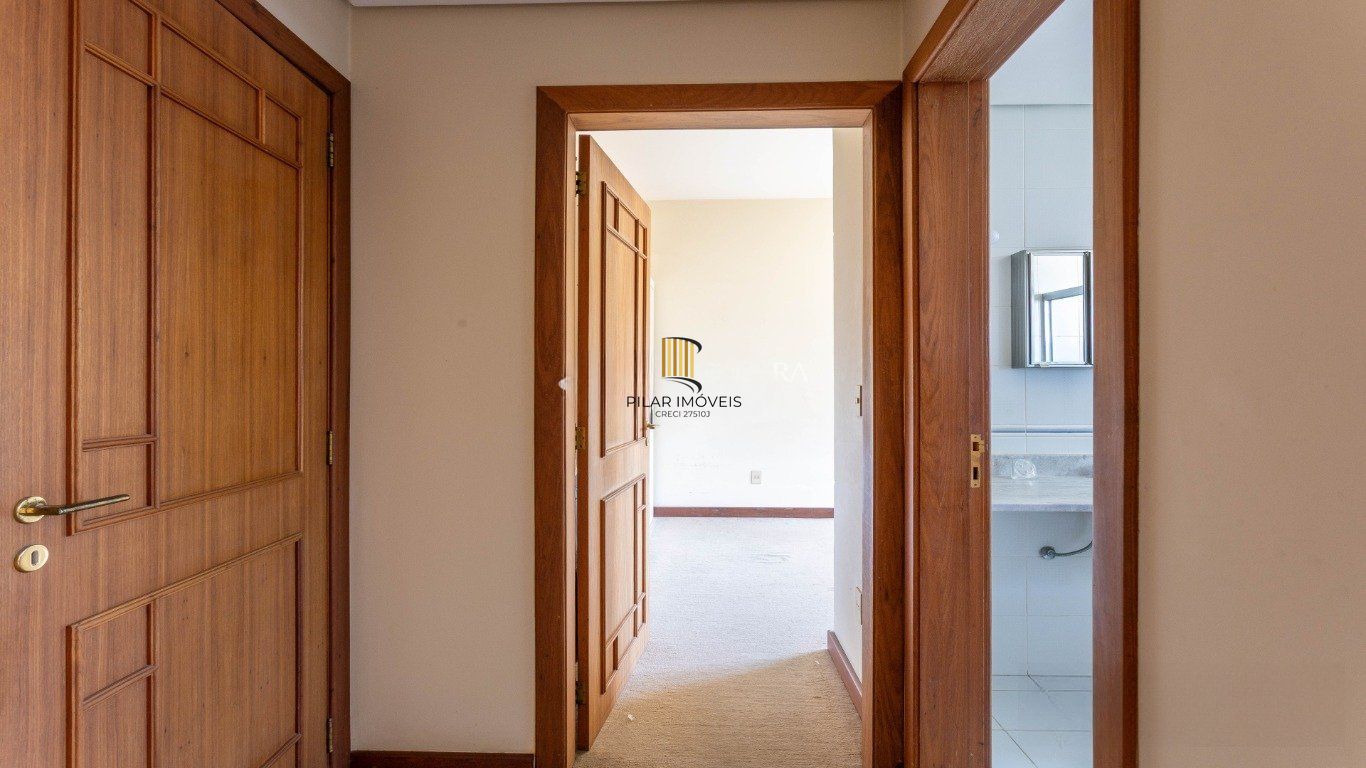 Apartamento 3 Dormitórios, 1 súite, elevador, 2 vagas no Petrópolis.