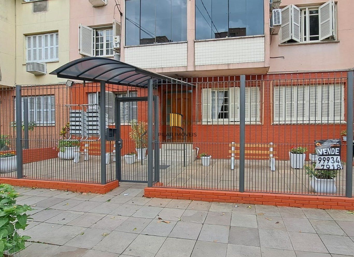 Apartamento com 2 quartos, 2 banheiros e sol da manhã no bairro Vila Ipiranga