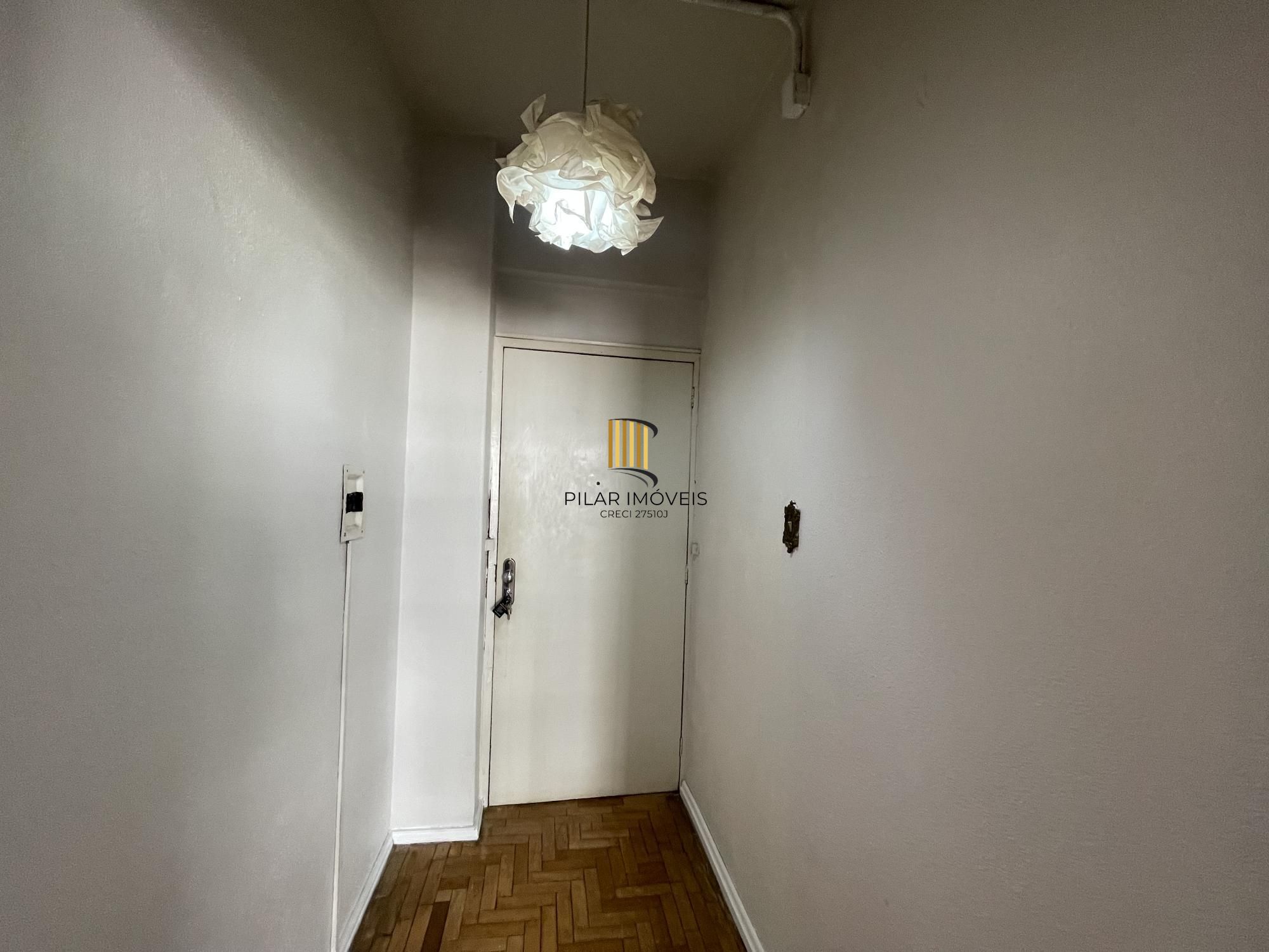 Apartamento 2 dormitórios com dependência 70m2 Moinhos de Vento Av. Cristóvão C