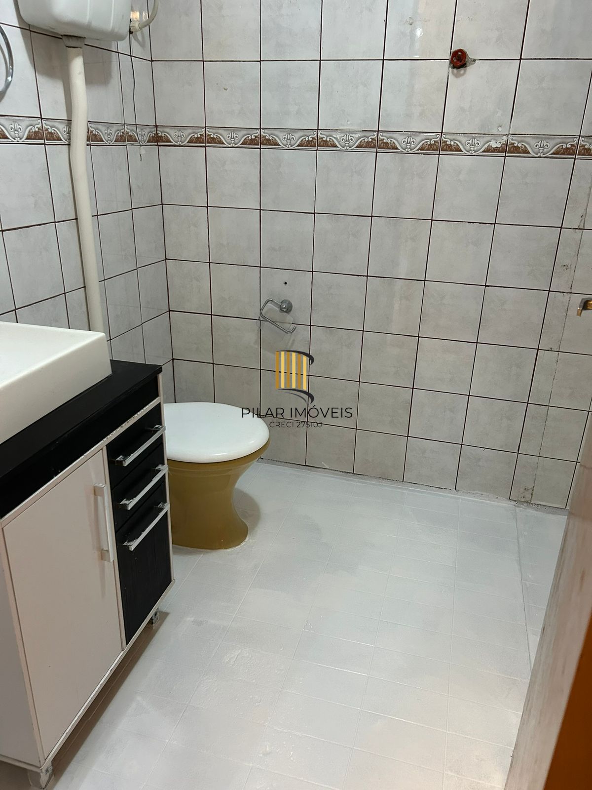 Apartamento térreo com 2 quartos e vaga de garagem no bairro Parque Dos Maias