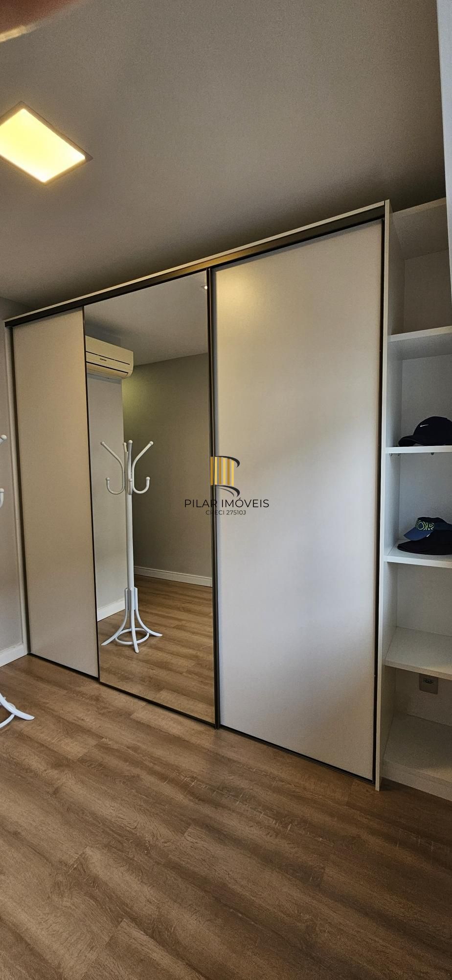 Casa em Condomínio com 3 quartos, 3 suítes, 2 vagas e 195m² no Jardim Carvalho.