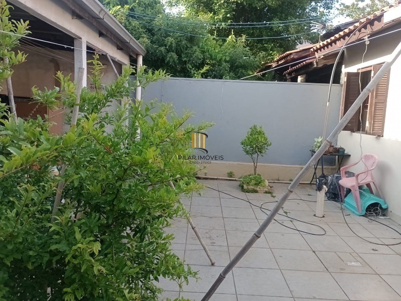 Casa de 2 dormitórios e 1 vaga de garagem em Canoas.