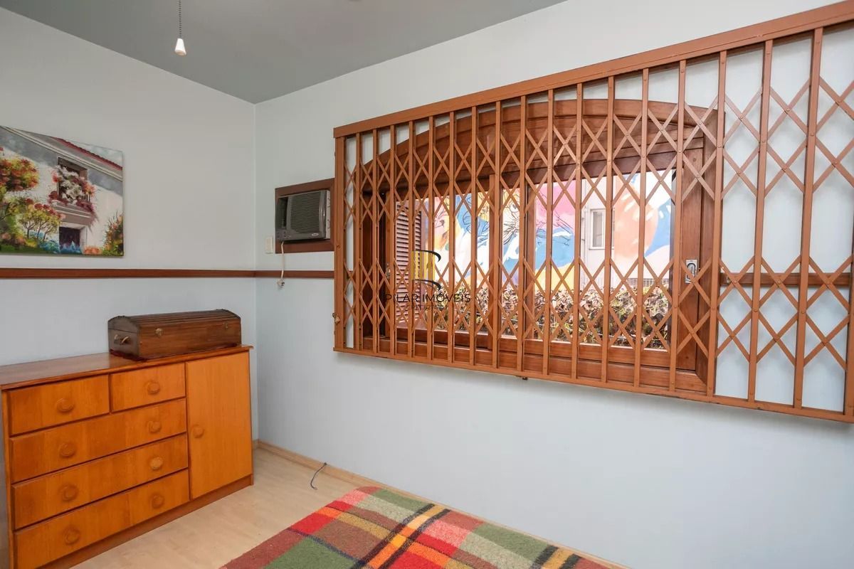 Casa à venda com 280m², 4 quartos e 2 vagas no bairro Auxiliadora
