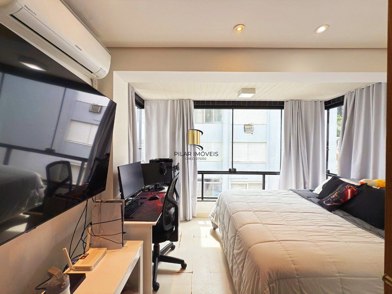 Cobertura de 3 quartos,suíte,elevador,2 vagas no bairro Mont Serrat