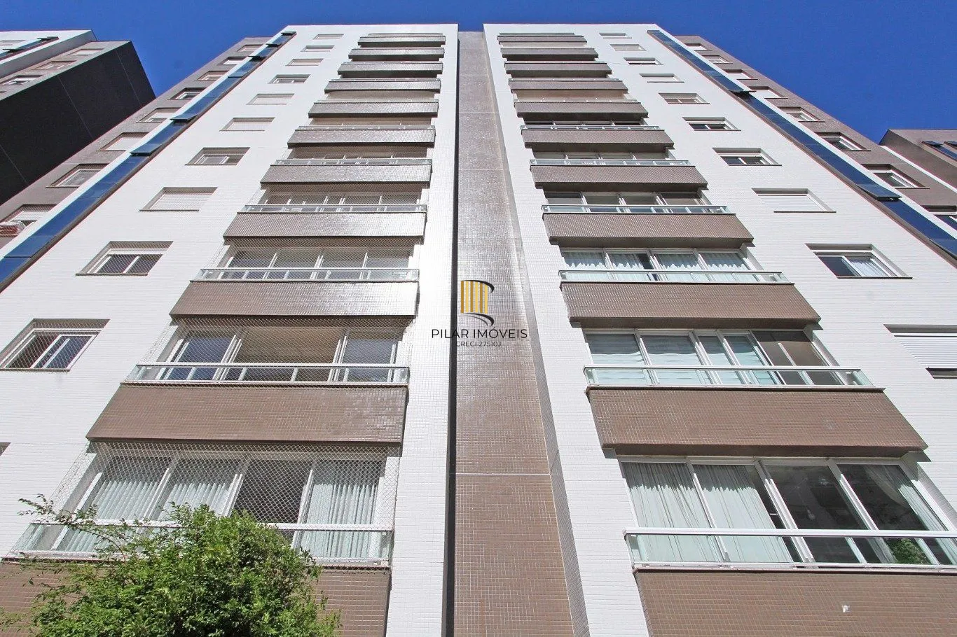 Apartamento com 3 quartos, 3 suítes e 128m² à venda em Menino Deus.