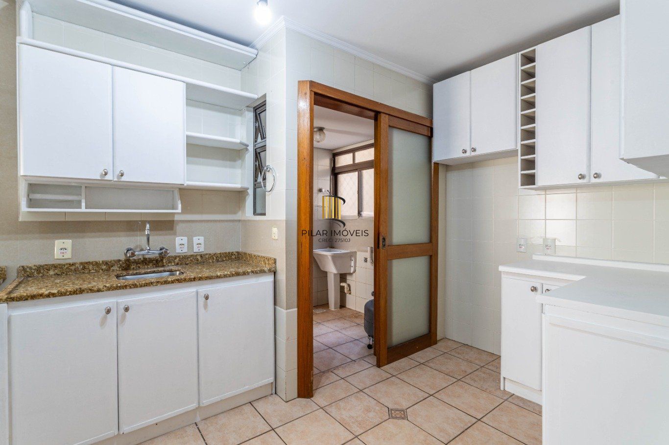 Apartamento com 2 dormitórios (1 suíte) e 1 vaga no Bairro Bela Vista