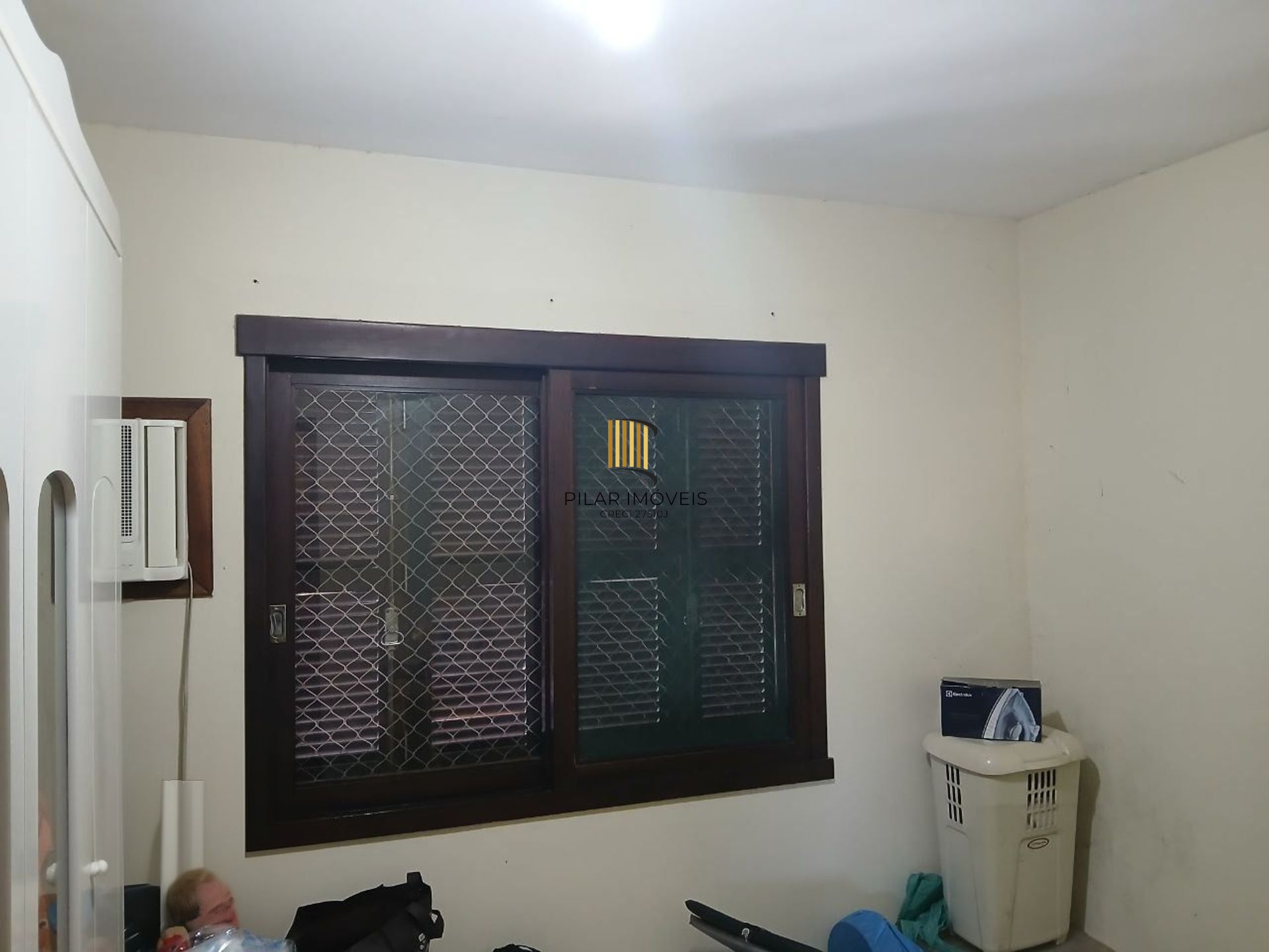 Casa com 3 dormitótrios, piscina e 2 vagas de garagem em Canoas.