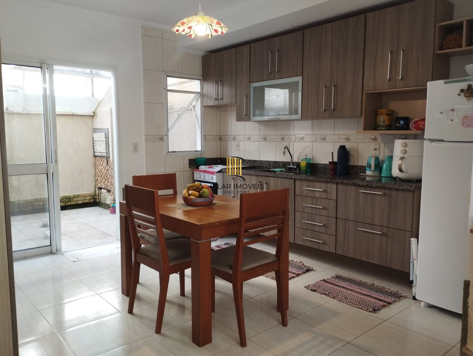 Casa Sobrado semi mobiliada com 2 dormitórios Avenida Juca Batista 115m2