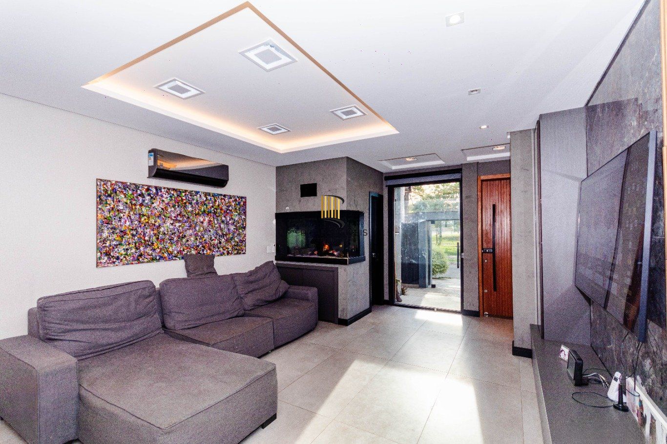 Casa com 4 quartos e 4 vagas  em Canoas.