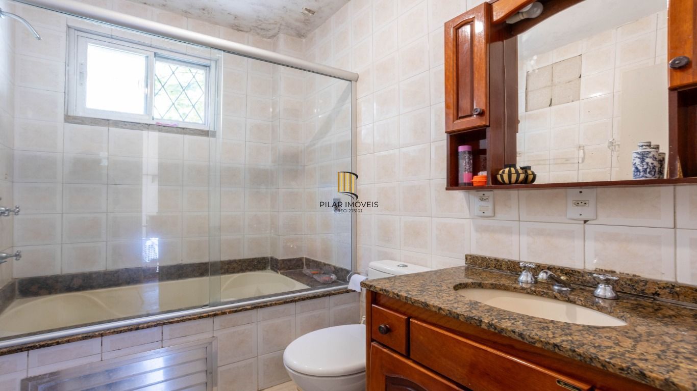 Apartamento térreo com pátio à venda no Bom Fim – 2 dormitórios e dependência