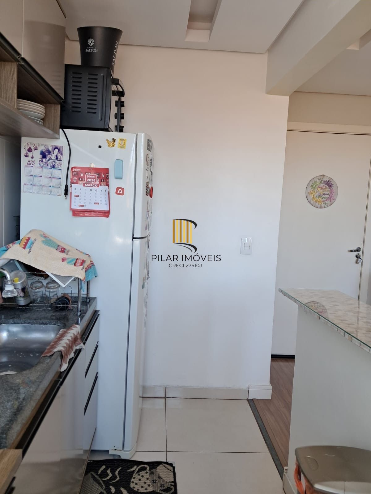 Apartamento semi mobiliado 2 dormitórios 1 vaga de garagem na Rua Sadi Castro.