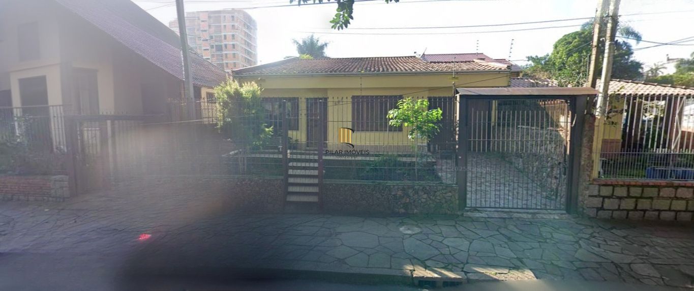 Casa 3 quartos, 4 vagas e churrasqueira no bairro Jardim São Pedro.