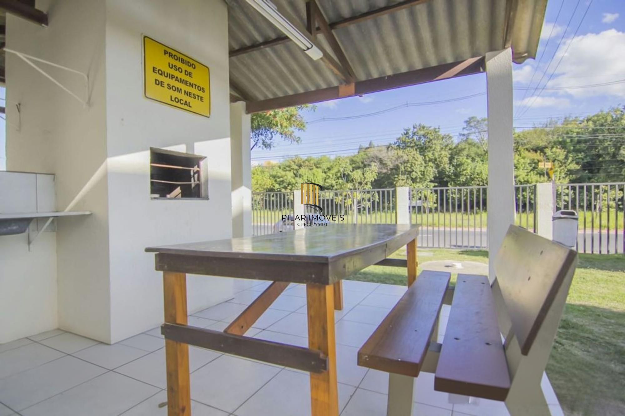 Apartamento com 2 quartos, vaga e salão de festa no bairro Passo das Pedras.