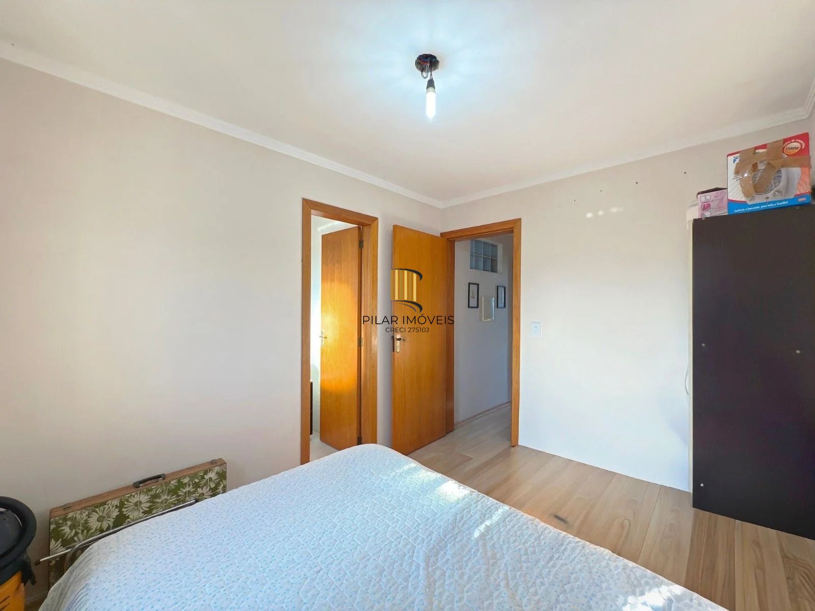 Casa com 2 quartos, 3 banheiros, pátio e churrasqueira no bairro Serraria