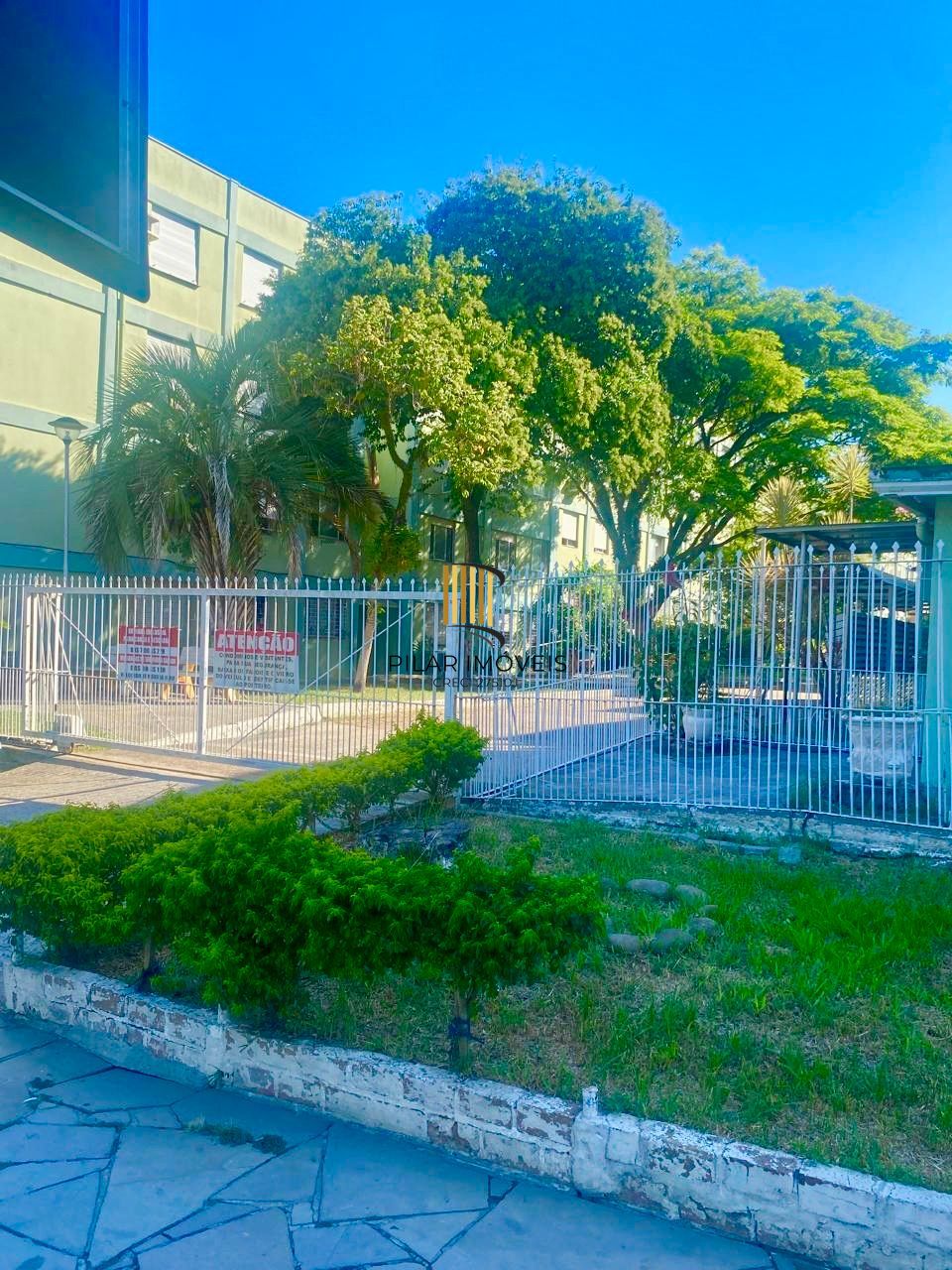 Apartamento de 2 dormitórios Segundo andar Bairro Camaqua em Porto Alegre