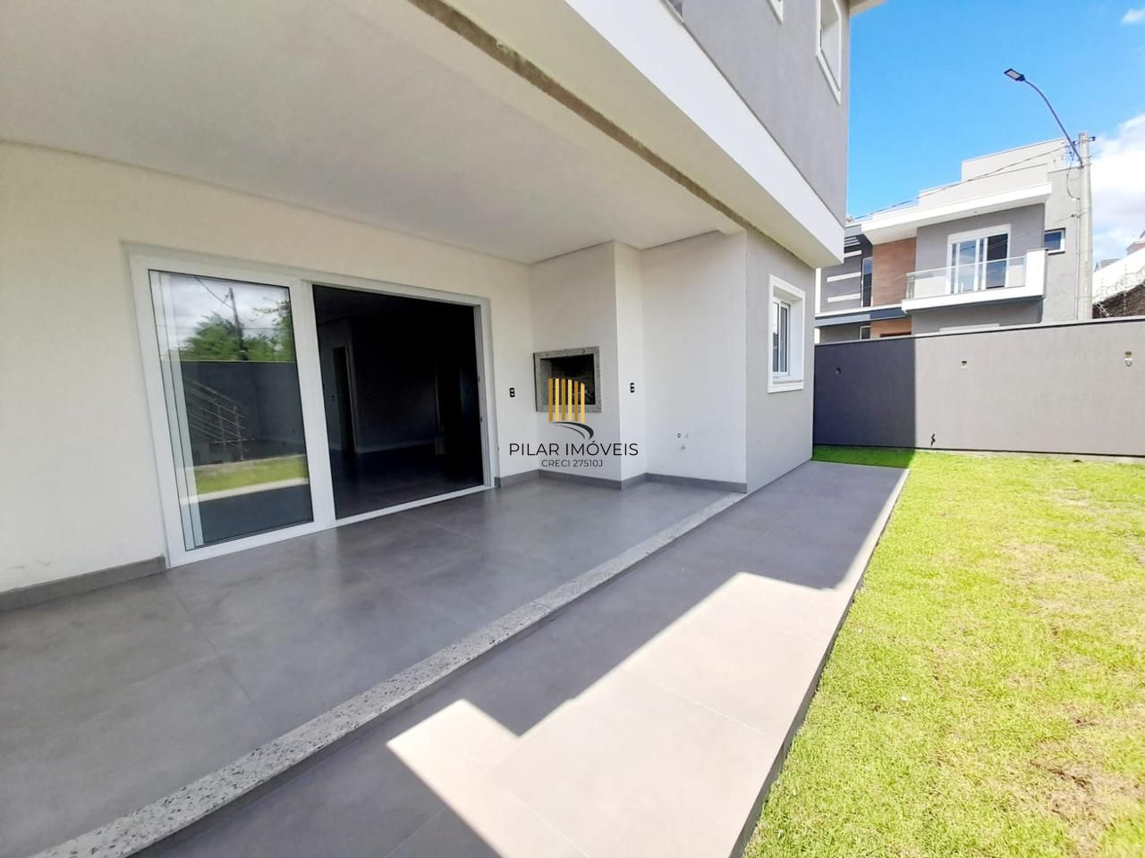 Casa em condomínio Las Brisas, 3 suítes e 2 vagas de garagem em Canoas