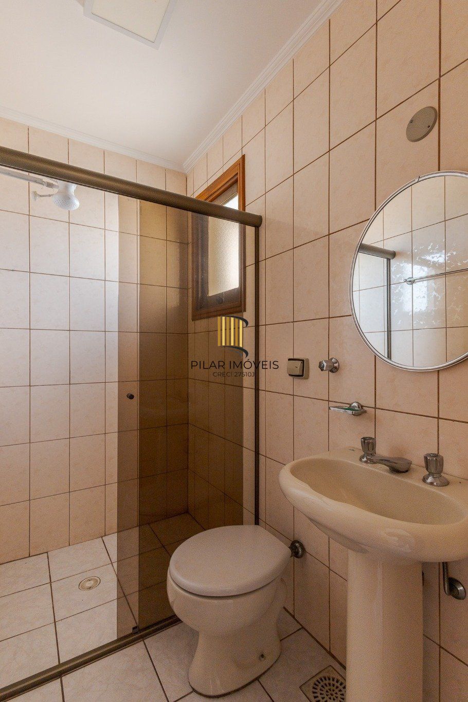 Cobertura com 4 quartos, 1 suíte e 2 vagas no bairro Passo da Areia.