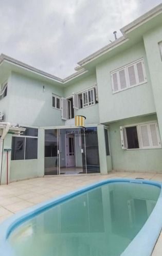 Casa com piscina e 4 suítes no Bairro Vila Ipiranga