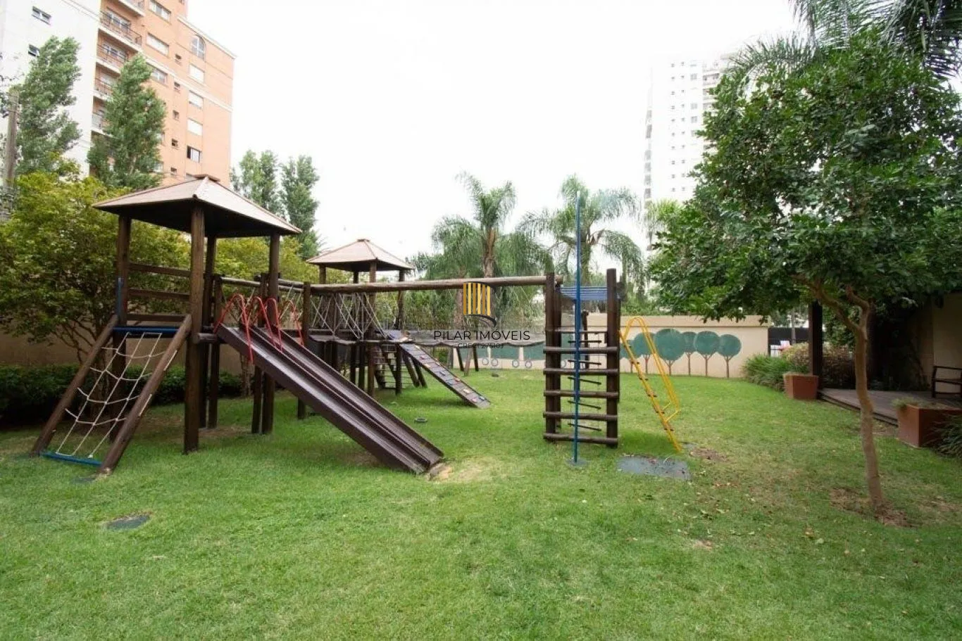 Apartamento de 2 dormitórios, 1 suíte, 2 vagas e 94m² no Jardim Europa.