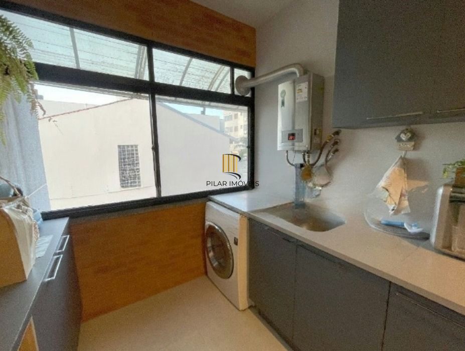 Cobertura de 2 quartos, suíte, 2 vagas no bairro Jardim Planalto.