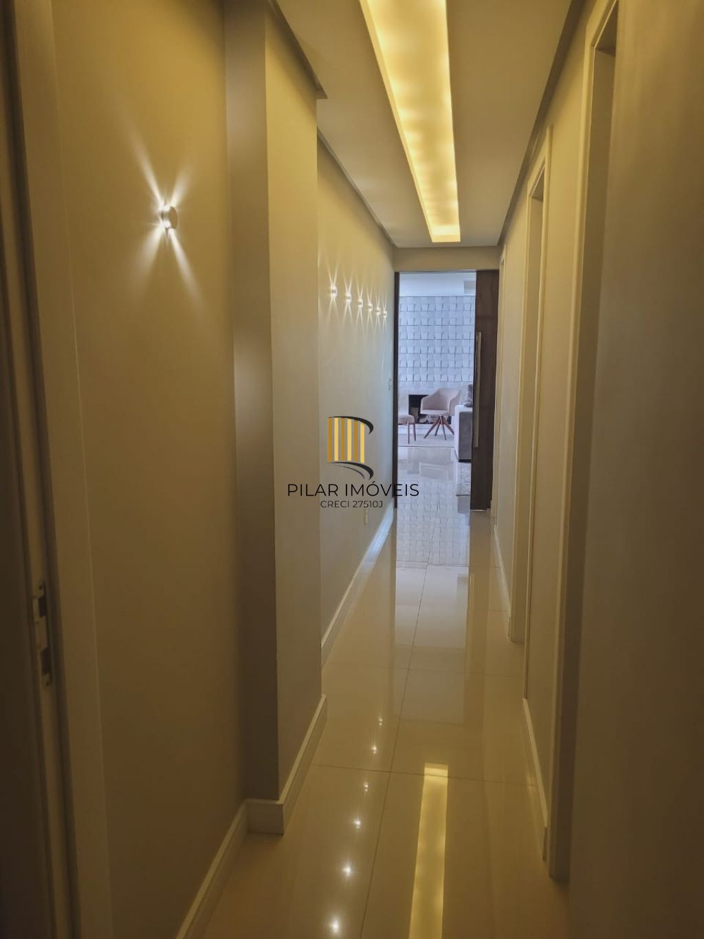 Apartamento com 4 dormitórios e 3 vagas de garagem no Bairro Petrópolis