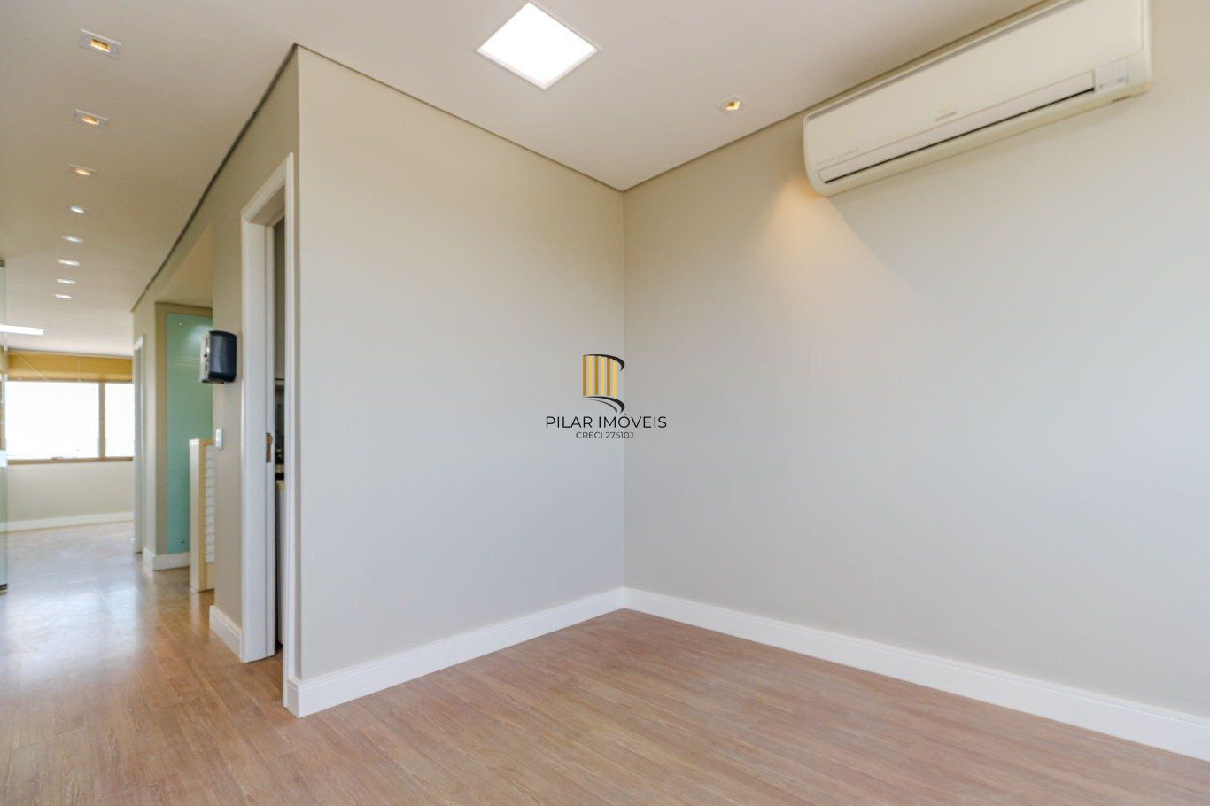 Sala comercial, 2 vagas, elevador e restaurante no bairro Praia de Belas