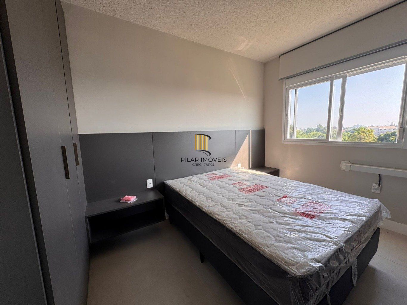 Apartamento de 2 dormitórios, elevador e 1 vaga de garagem em Canoas.