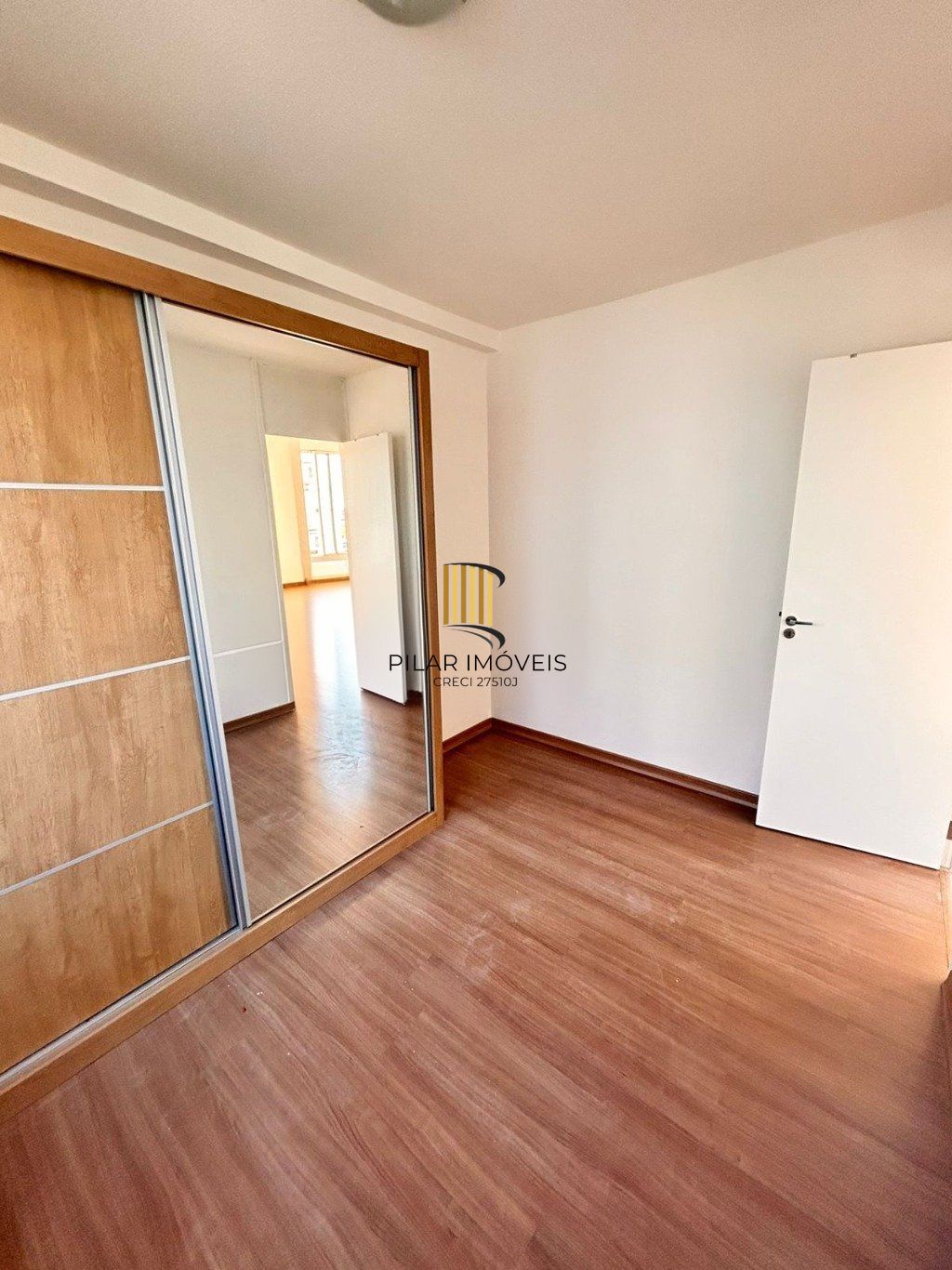 Apartamento com 3 dormitórios e 1 vaga de garagem no bairro Fátima em Canoas