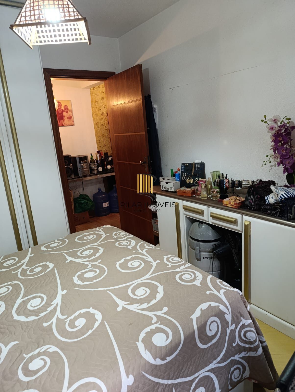 Apartamento semi mobiliado de 1 dormitório bairro Sarandi