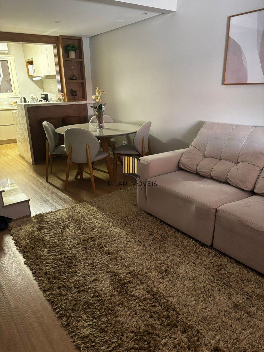 Casa com 2 dormitórios e 2 vagas de garagem em Canoas.