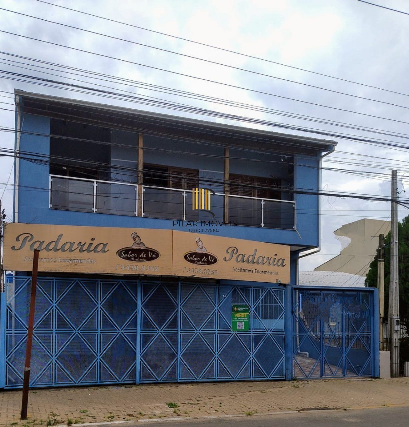 Casa com 3 dormitórios e 3 vagas de garagem em  Cachoeirinha.