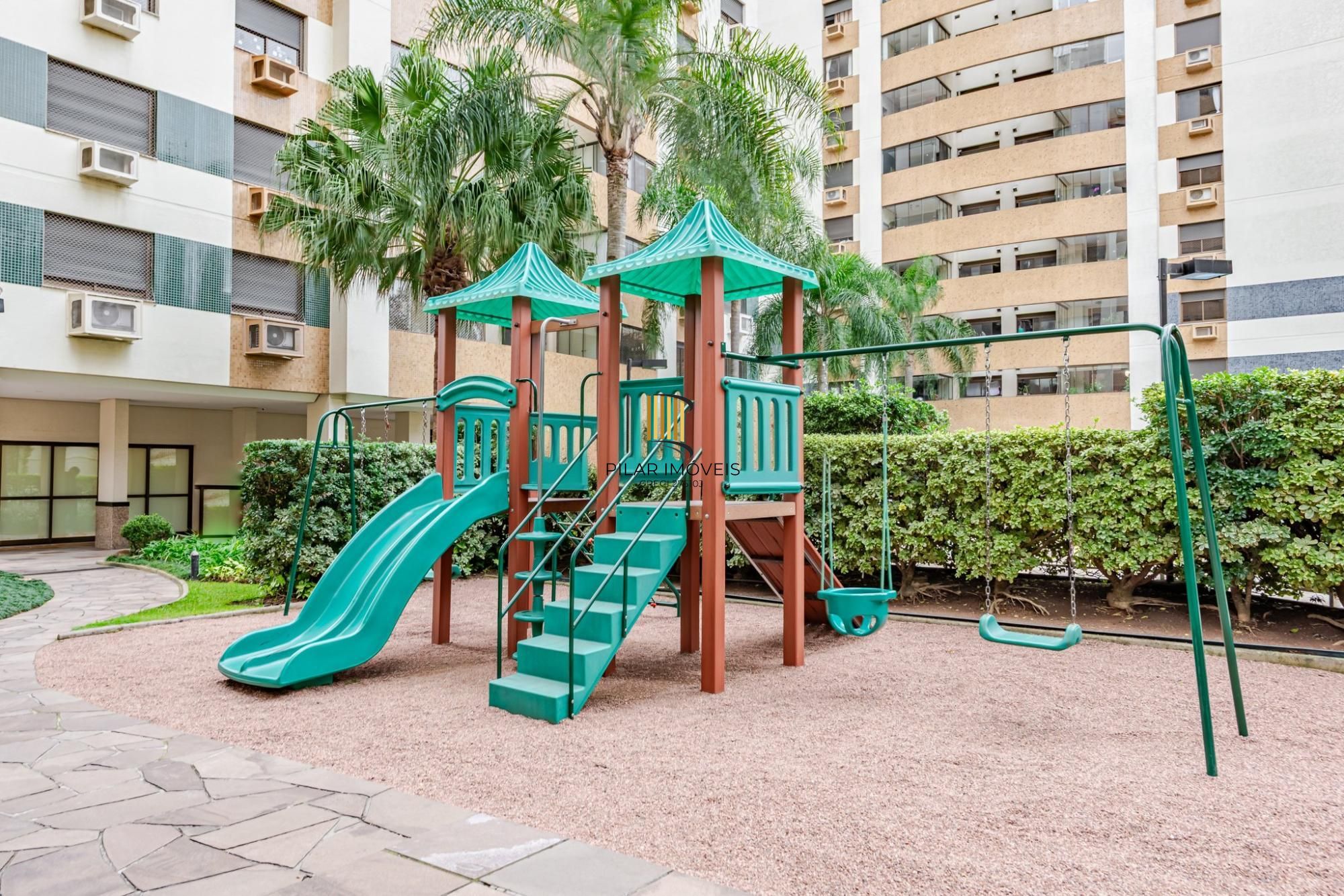 Apartamento de 3 dormitórios no bairro Menino Deus
