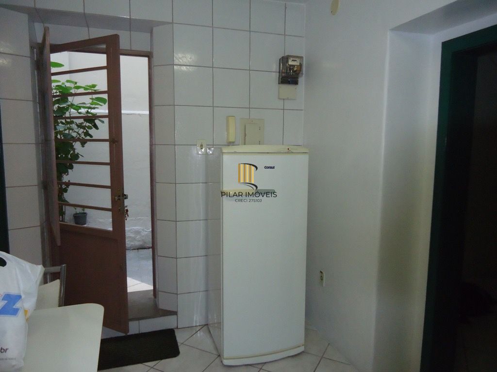 Apartamento 2 dormitórios térreo na Avenida Independência