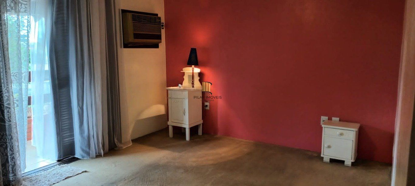 Casa com 3 quartos, 3 banheiros, churrasqueira no bairro Jardim São Pedro.