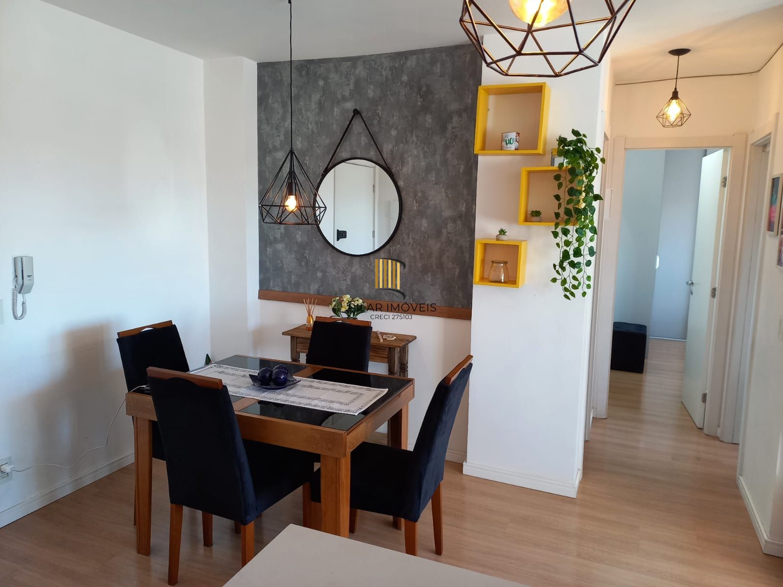 Apartamento de 2 dormitórios , 1 vaga coberta no bairro São Sebastião