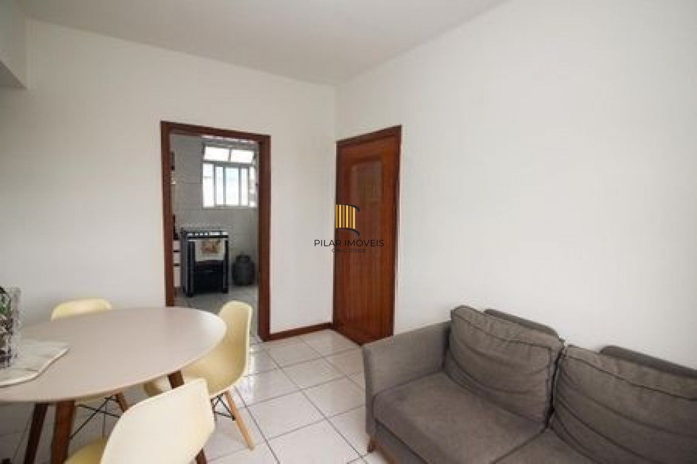 Apartamento com 2 quartos, portaria 24 horas e churrasqueira no bairro Camaquã.