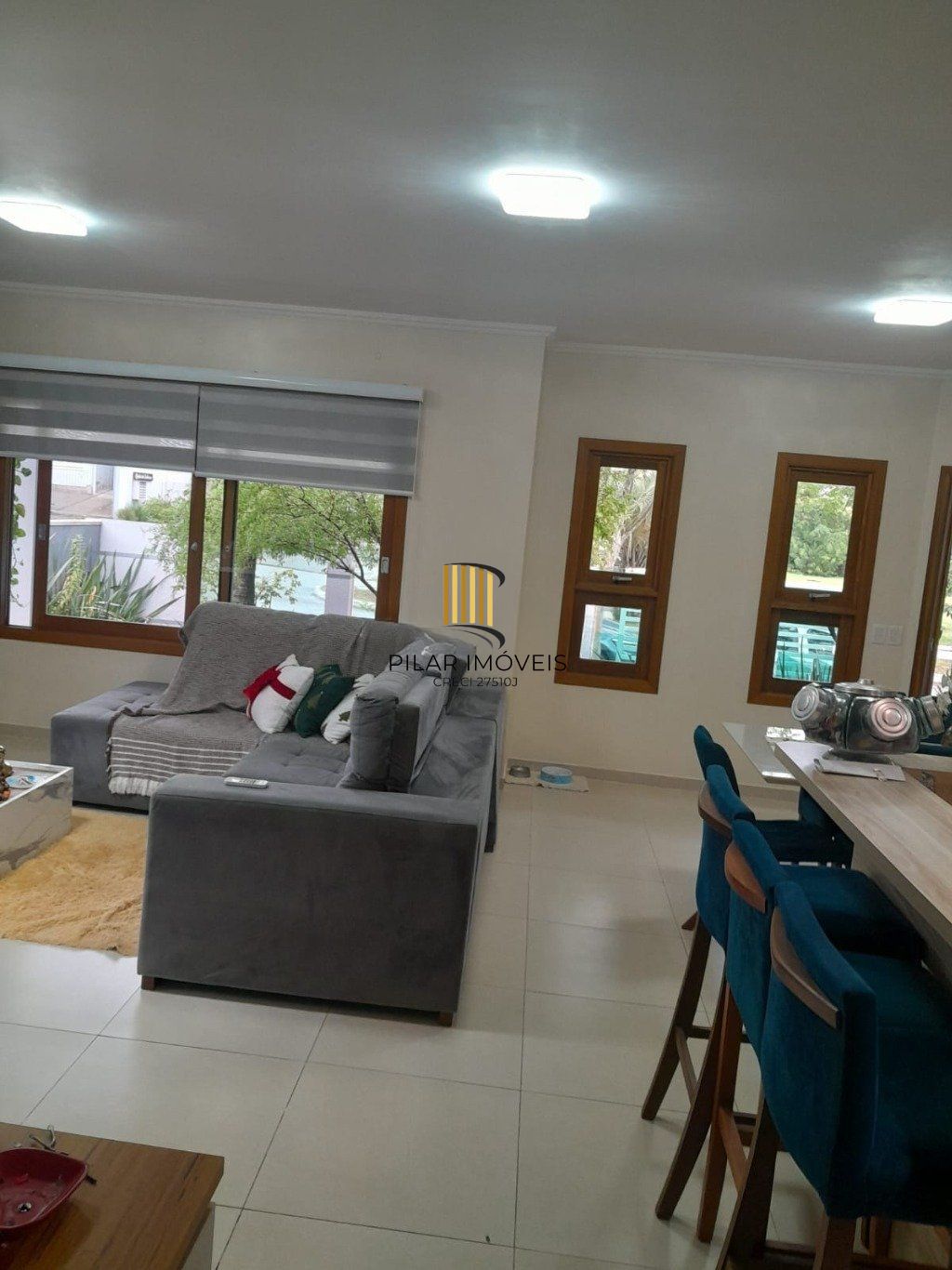 Casa com 3 dormitórios e 3 vagas de garagem em Gravatai.