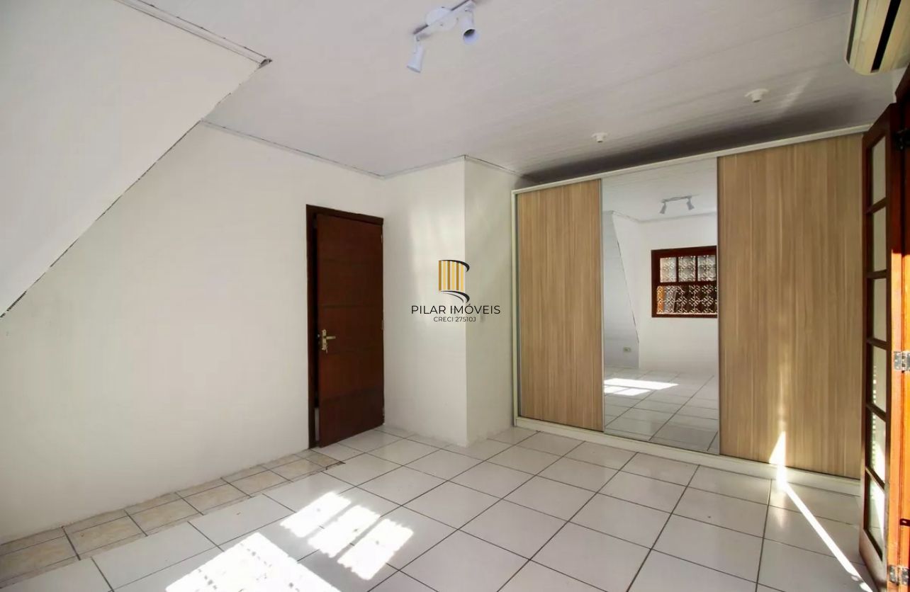 Casa Sobrado semi mobiliada com 3 dormitórios no Bairro Jardim Floresta