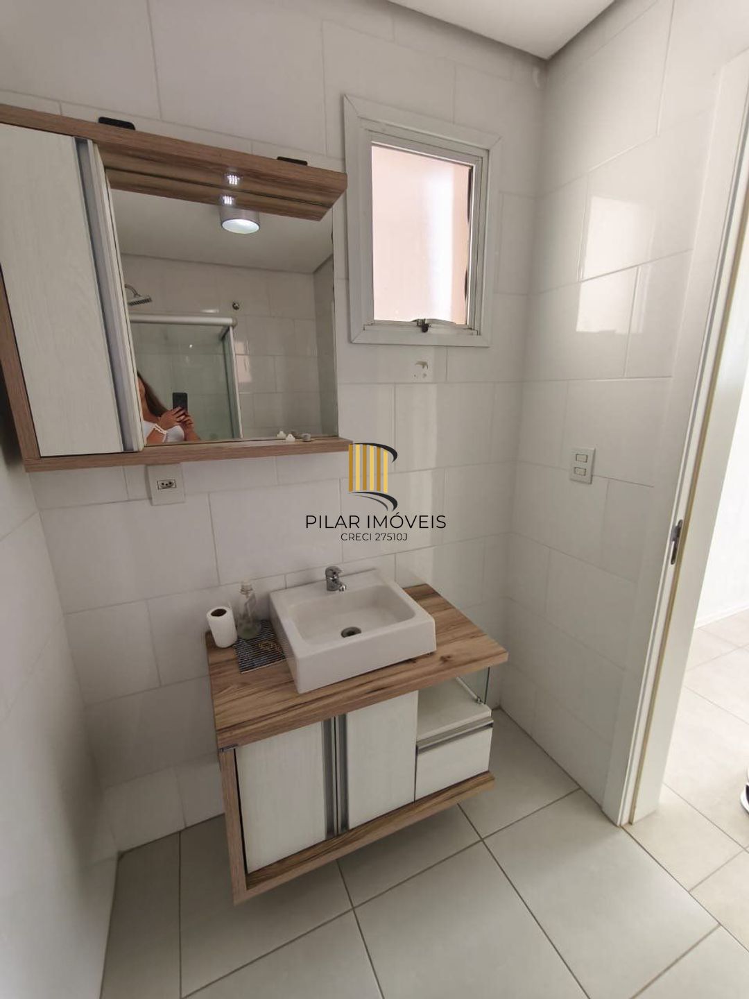 Apartamento de 2 dormitórios, elevador e 1 vaga de garagem em Canoas.