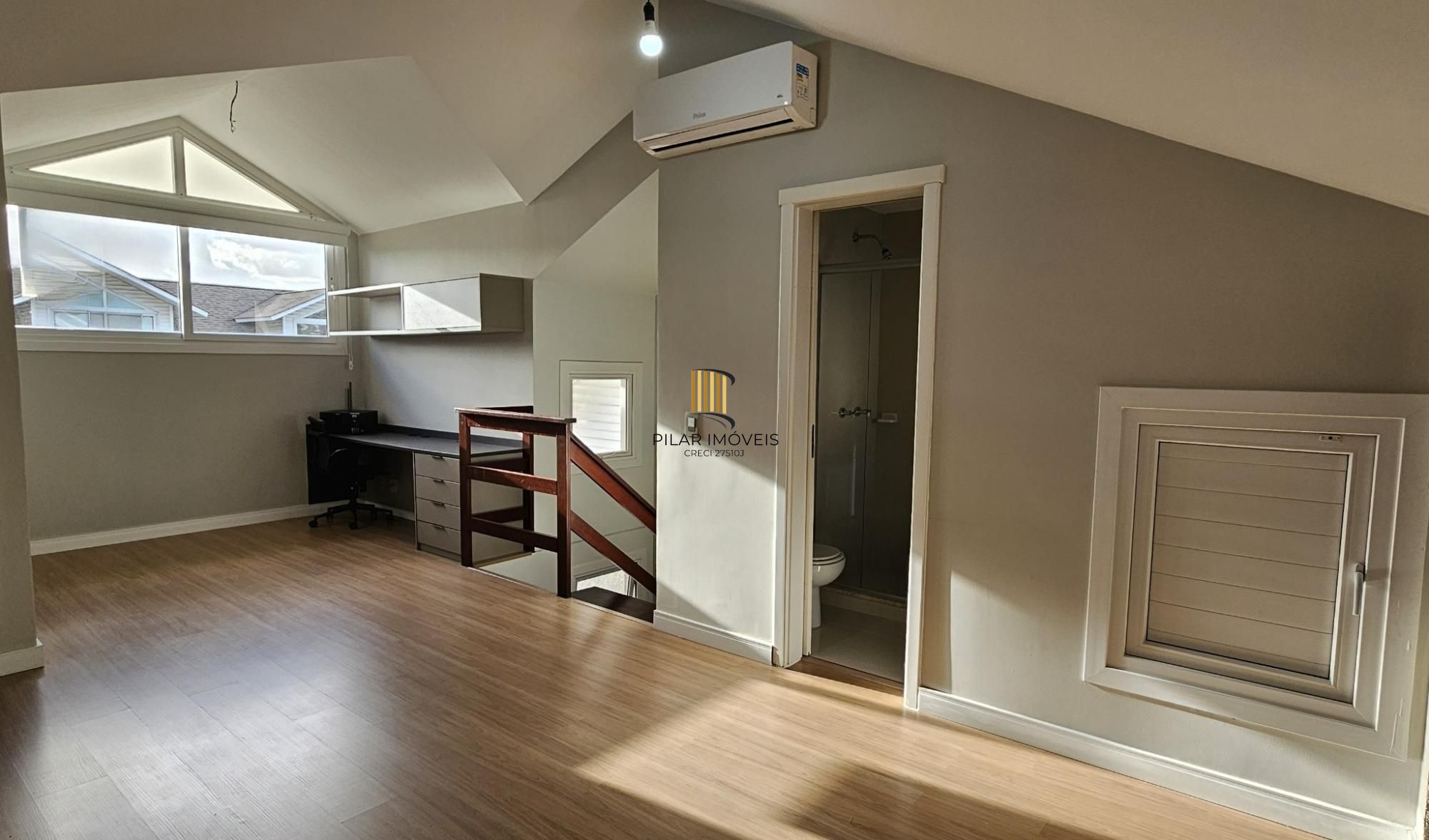 Casa em Condomínio com 3 quartos, 3 suítes, 2 vagas e 195m² no Jardim Carvalho.