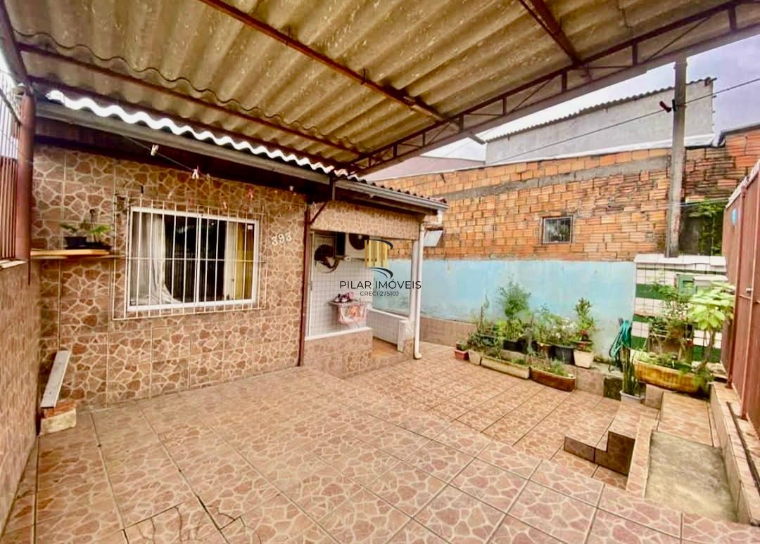 Casa com pátio 144m2 2 quartos com vaga Bairro Passo das Pedras Porto Alegre