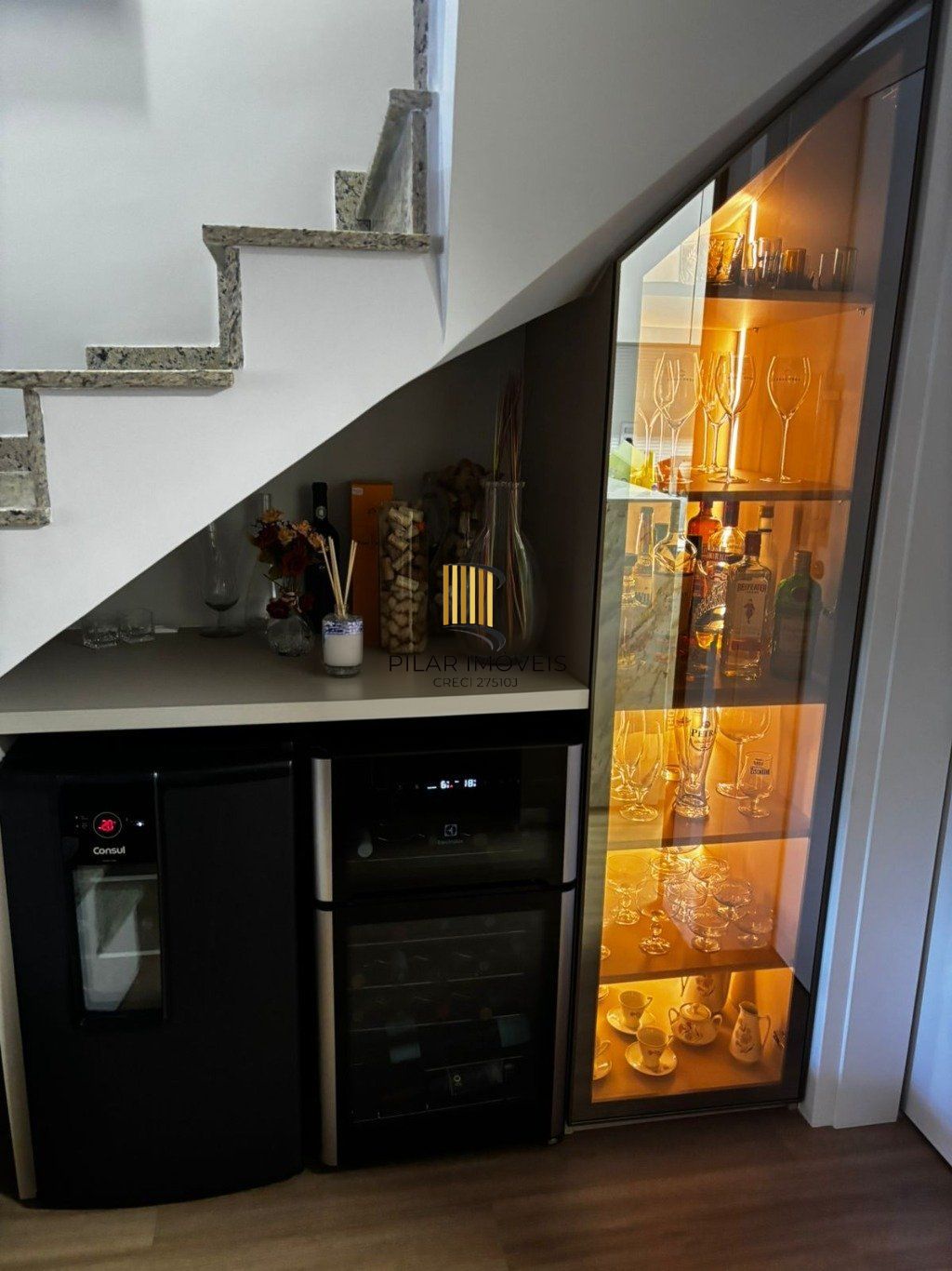 Casa com 2 dormitórios e 2 vagas de garagem em Canoas.