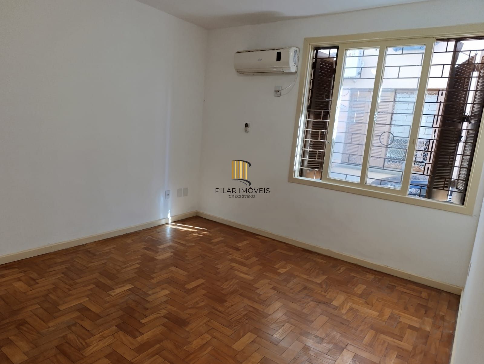 Apartamento térreo de 2 dormitórios e 1 vaga no bairro Praia de Belas